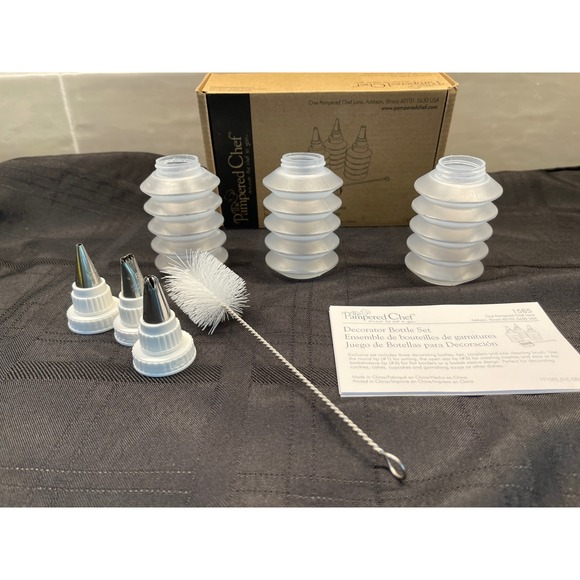 Pampered Chef Decorator Bottle Set Icing Piping Kit 3 Bottles‎ 3 tips - Picture 1 of 2